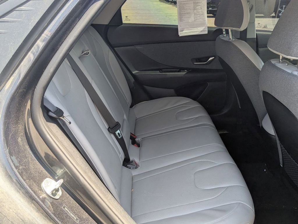 Used 2022 Hyundai Elantra Limited FWD image 26