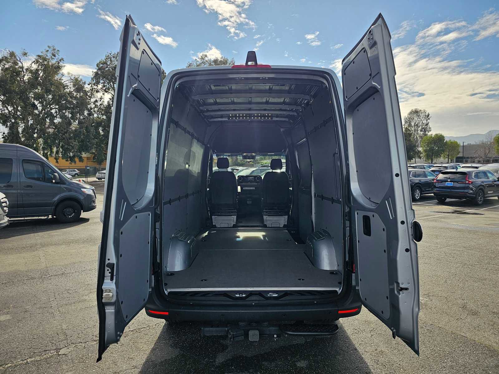 Used 2025 Mercedes-Benz Sprinter 2500 image 17