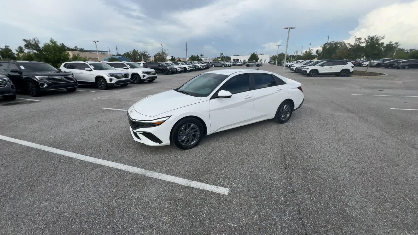 Used 2024 Hyundai Elantra SEL FWD image 4