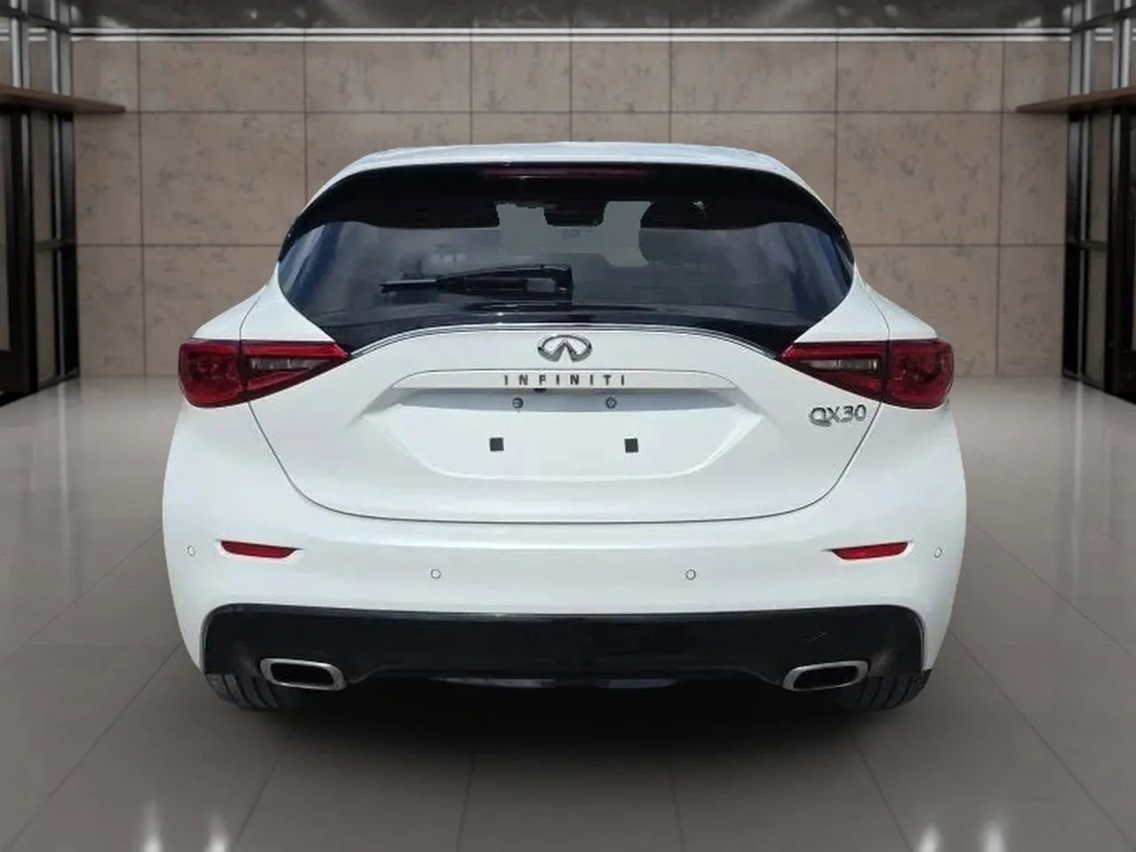 Used 2017 INFINITI QX30 Premium w/ Technology Package image 8