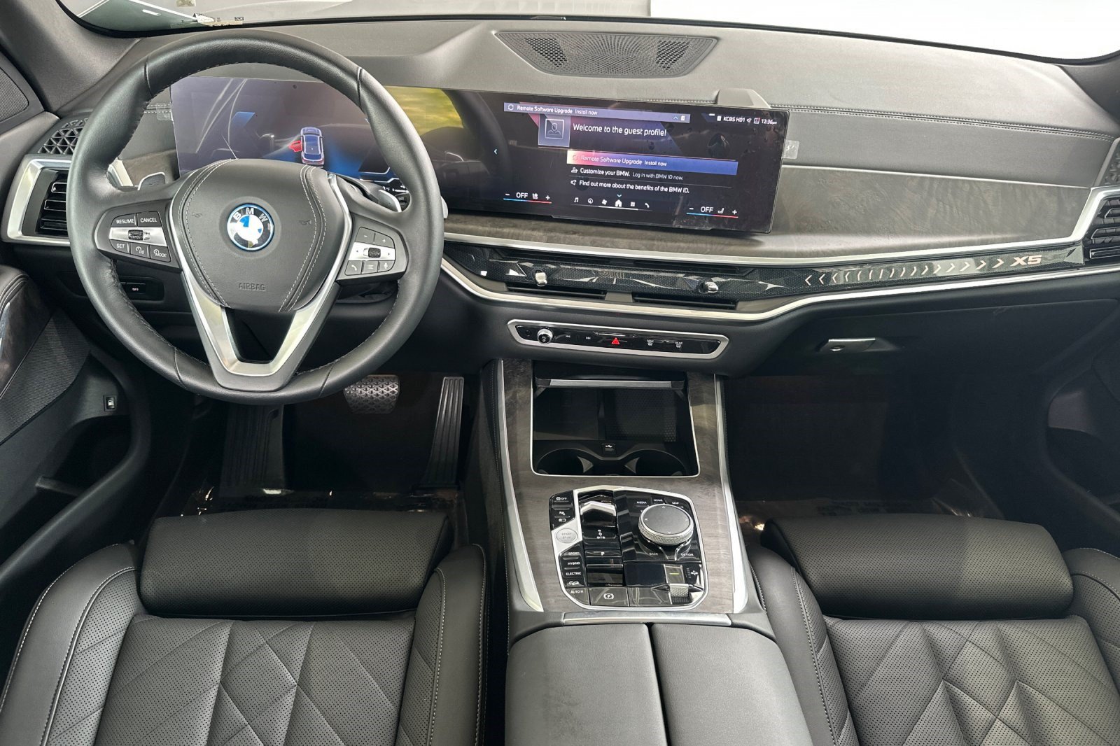 Used 2024 BMW X5 xDrive50e w/ Parking Assistance Package AWD/4WD image 17