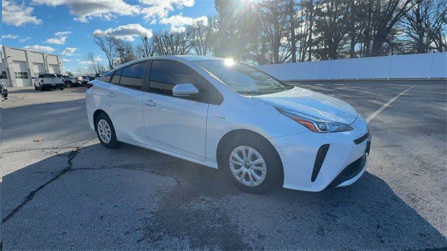 Used 2022 Toyota Prius LE image 2