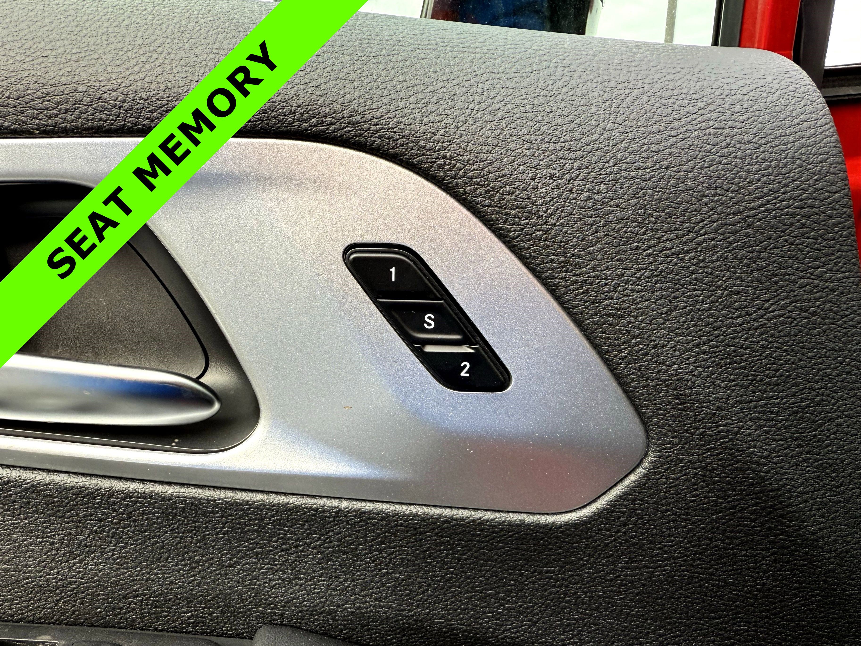 New 2026 Chrysler Pacifica Limited w/ Uconnect Theater Family Group image 20