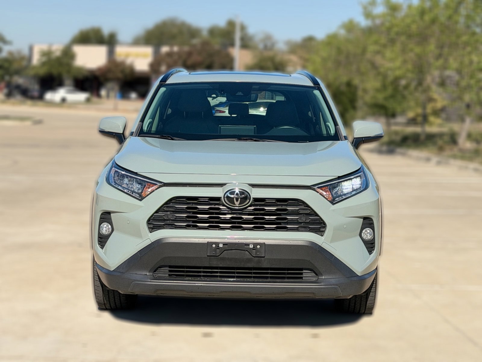 Used 2020 Toyota RAV4 XLE Premium FWD image 4