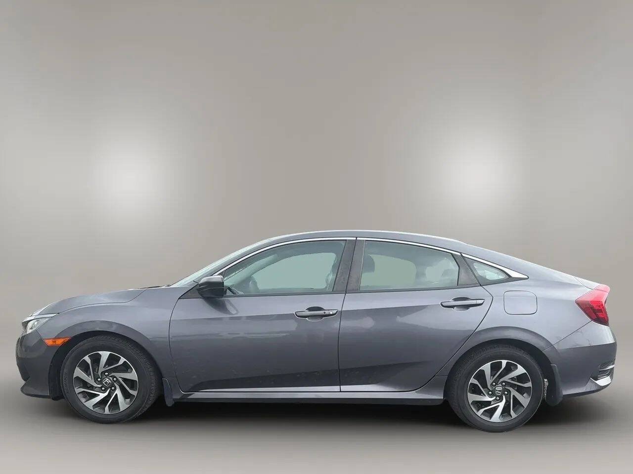 Used 2018 Honda Civic EX image 4