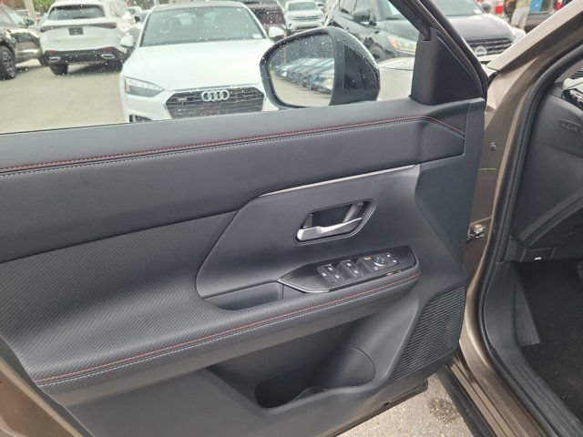 Certified 2026 Nissan Kicks SR FWD image 18