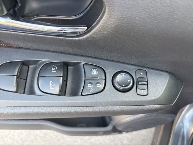 Used 2024 Nissan Kicks SR image 21