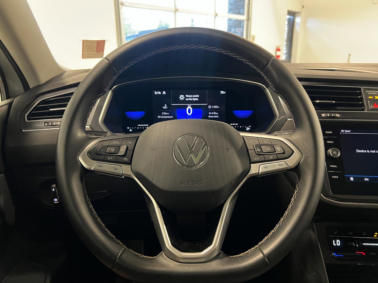 Used 2023 Volkswagen Tiguan SE image 11