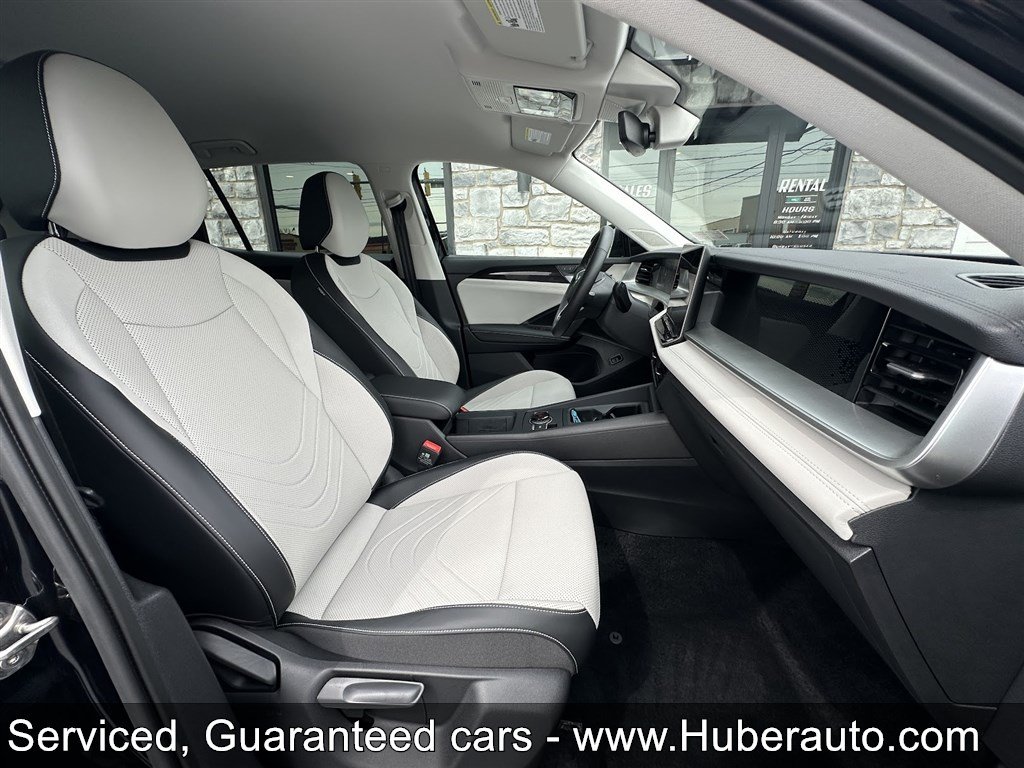 Used 2025 Volkswagen Tiguan SE AWD/4WD image 34