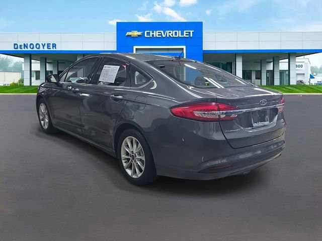 Used 2017 Ford Fusion SE image 9