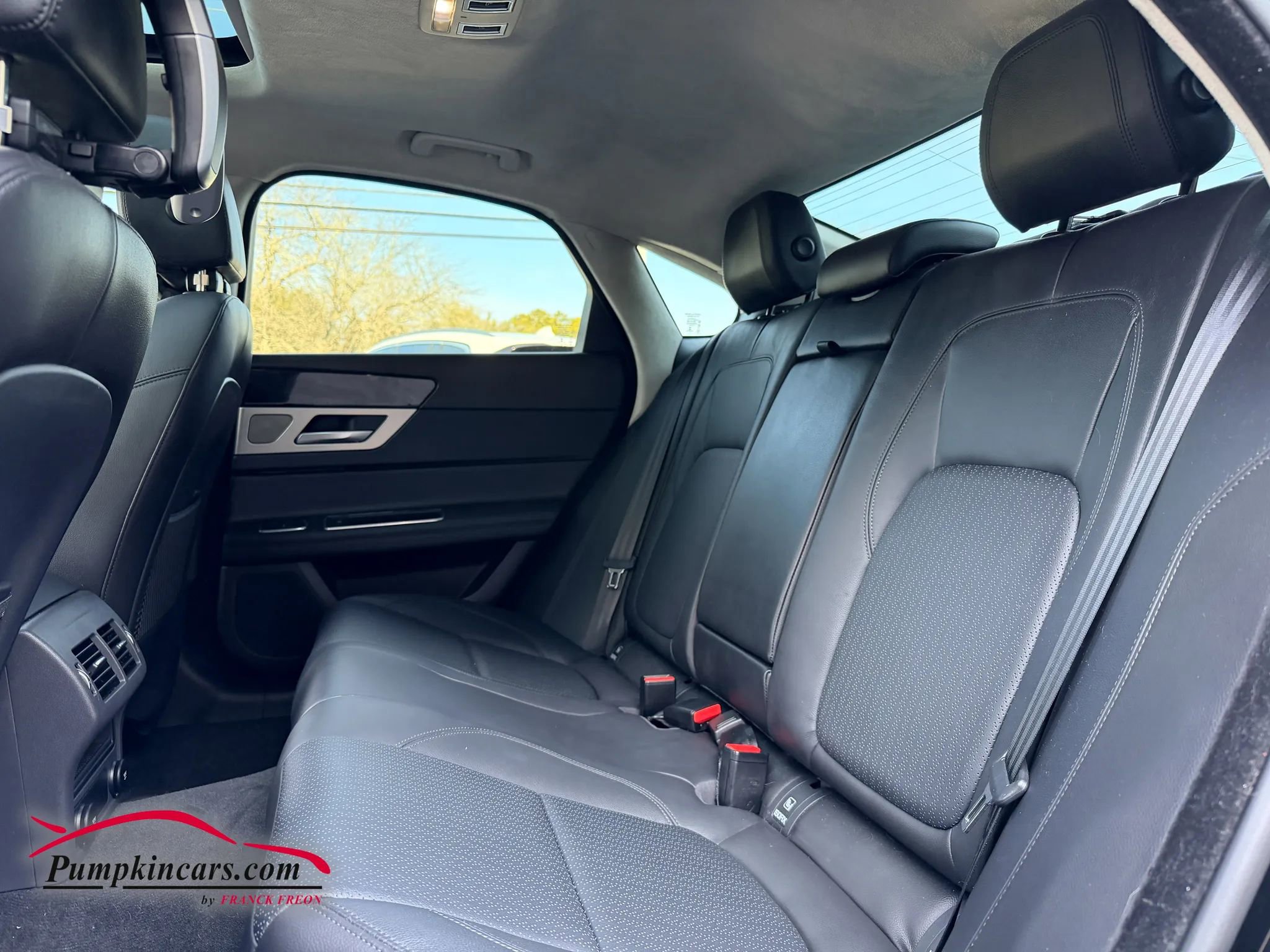 Used 2020 Jaguar XF Prestige image 8