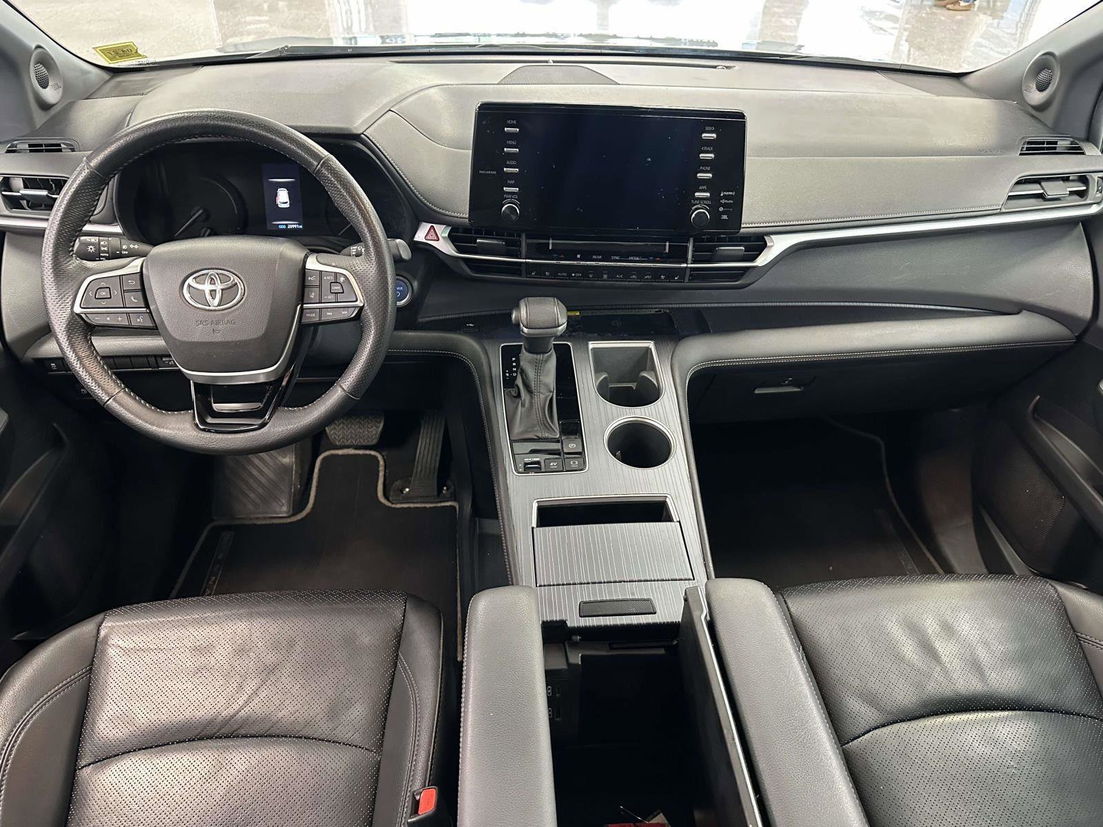 Certified 2023 Toyota Sienna XSE AWD/4WD image 19