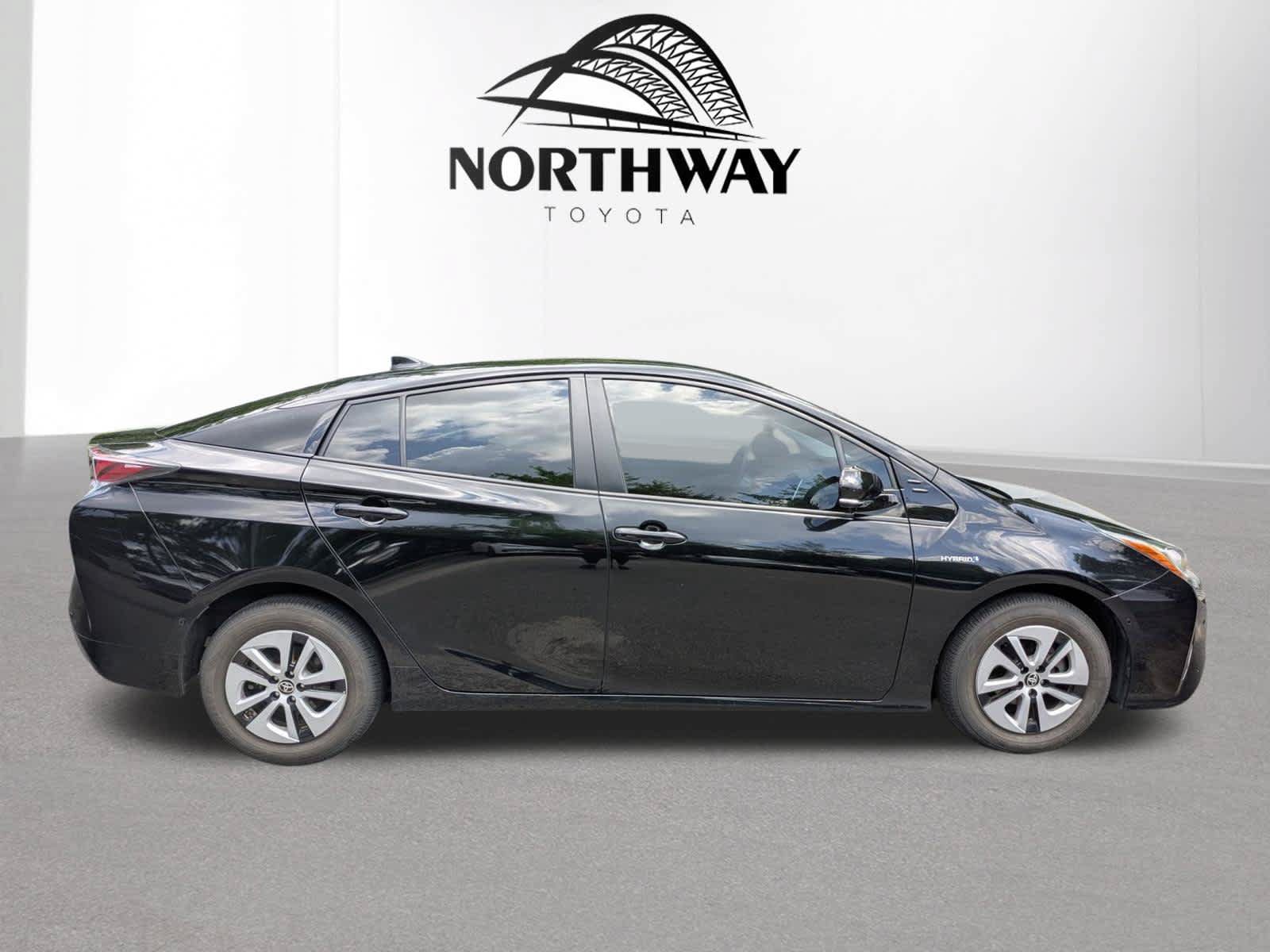 Used 2018 Toyota Prius Two w/ Prius Two Safety Plus Package FWD image 2