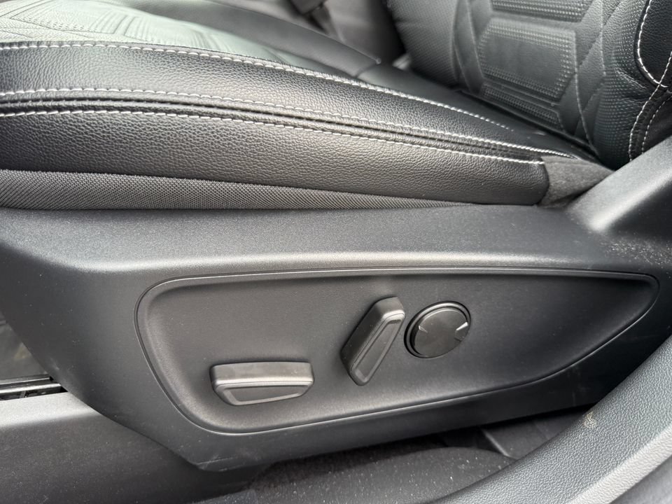 Used 2024 Ford Escape SE w/ PHEV Premium Package FWD image 9