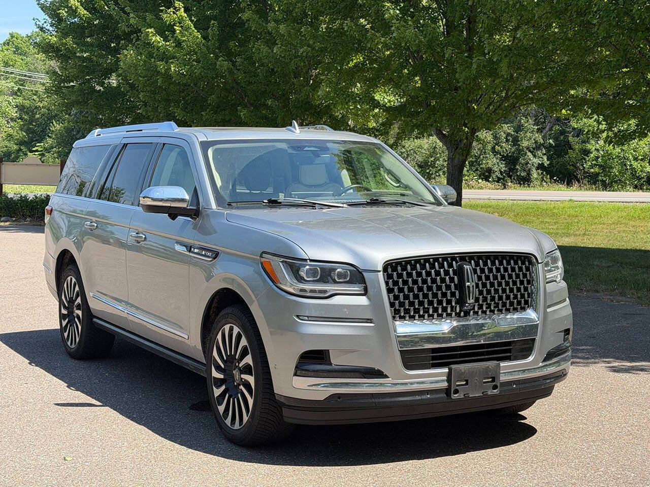 Used 2022 Lincoln Navigator L Black Label AWD/4WD image 2