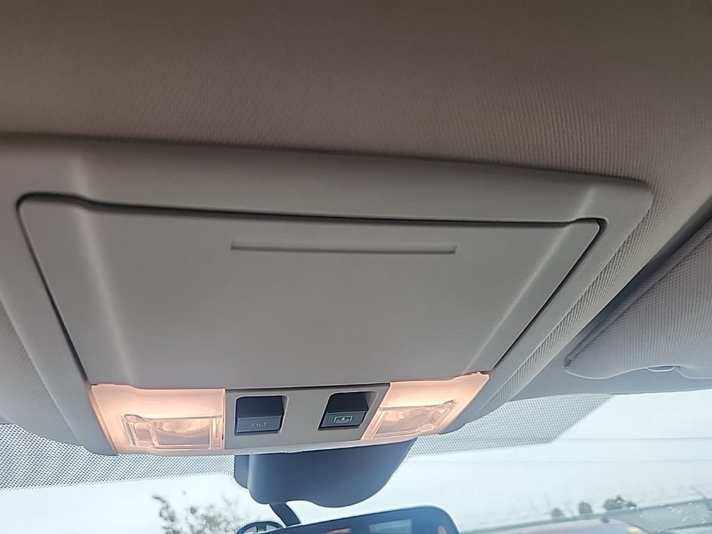 Used 2012 Lincoln MKX AWD image 24