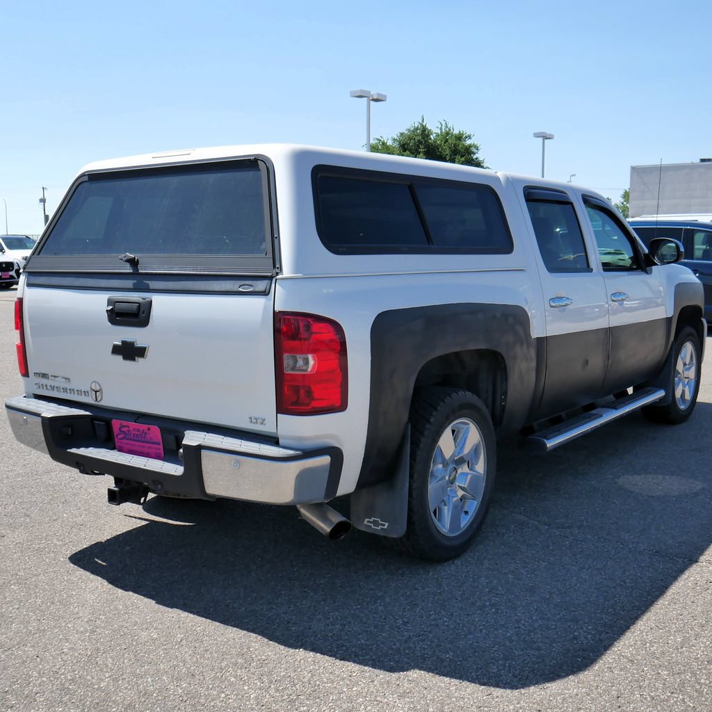 Used 2011 Chevrolet Silverado 1500 LTZ w/ LTZ White Diamond Edition AWD/4WD image 11