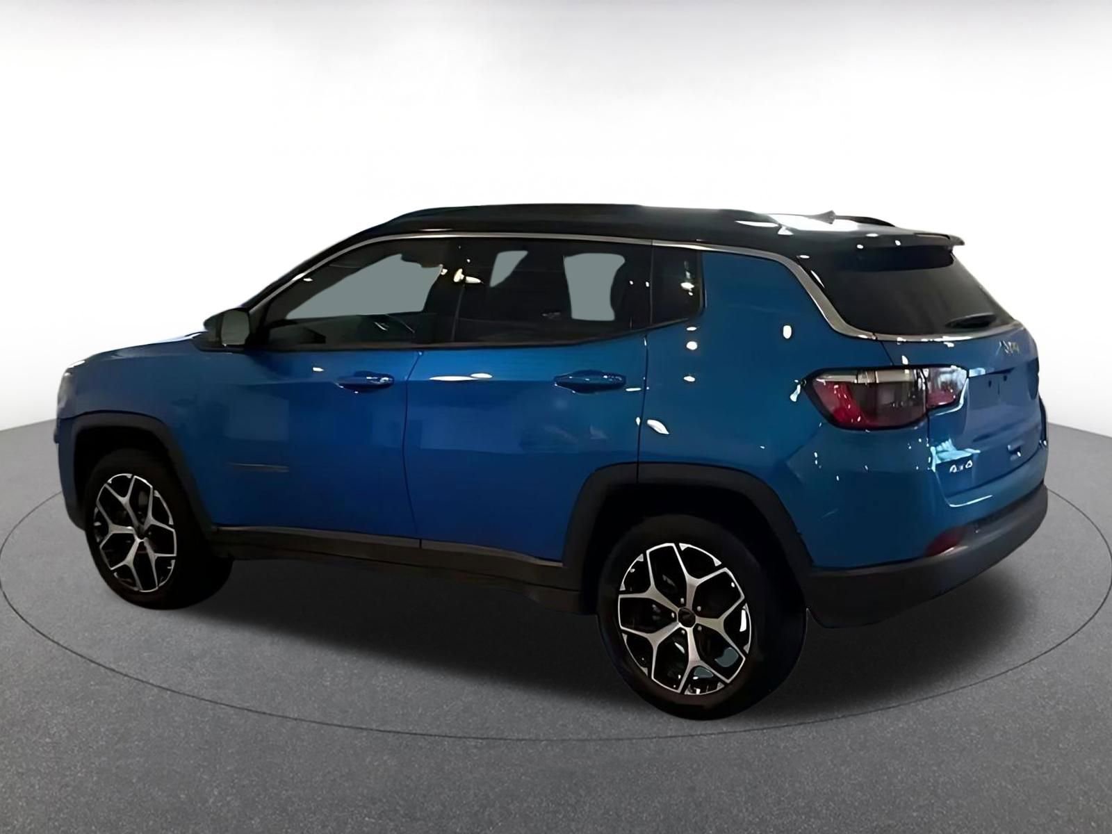 Used 2025 Jeep Compass Limited AWD/4WD image 9