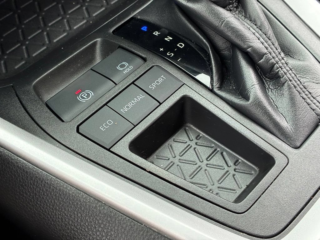 Used 2021 Toyota RAV4 XLE Premium FWD image 30