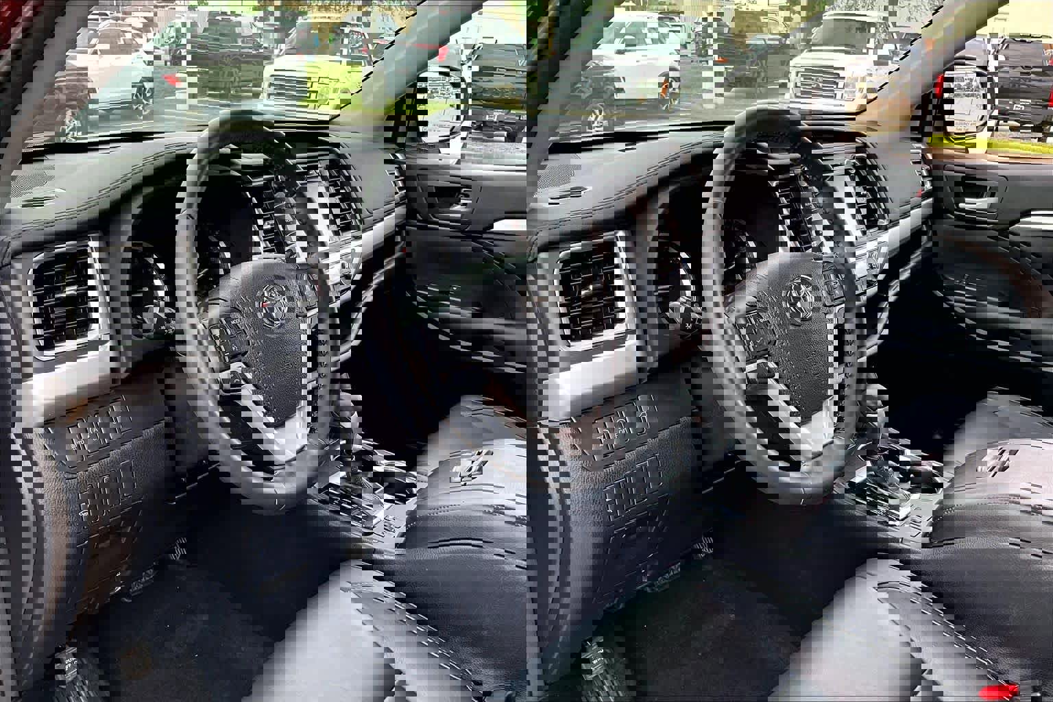 Used 2017 Toyota Highlander XLE image 15