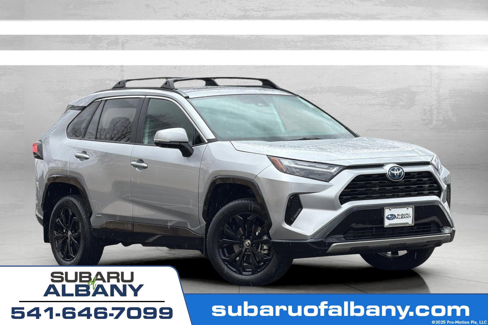 Used 2024 Toyota RAV4 SE image 1