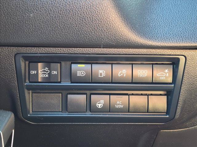 Used 2025 Toyota Tundra Limited AWD/4WD image 12