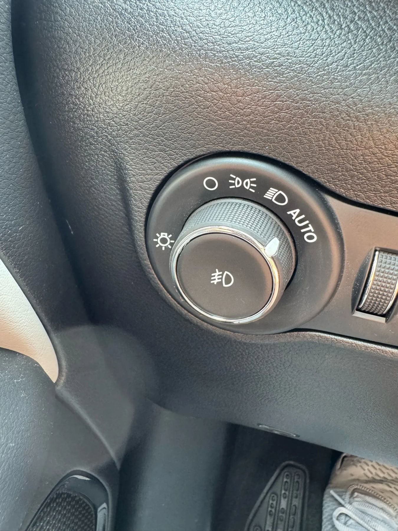 Used 2025 Jeep Compass Limited image 29