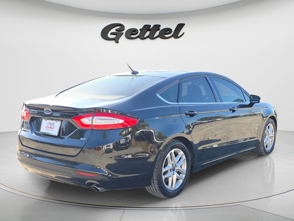 Used 2015 Ford Fusion SE FWD image 4