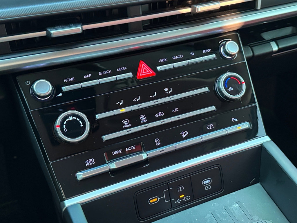 Used 2025 Hyundai Santa Fe SE image 22