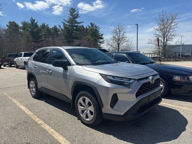 Used 2023 Toyota RAV4 LE AWD/4WD image 3