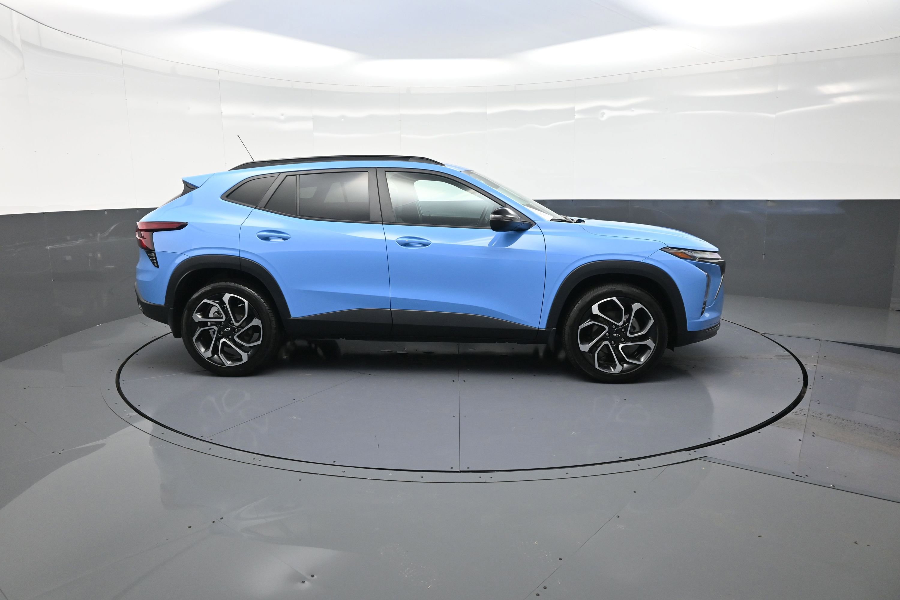 Used 2024 Chevrolet Trax RS w/ Driver Confidence Package image 2