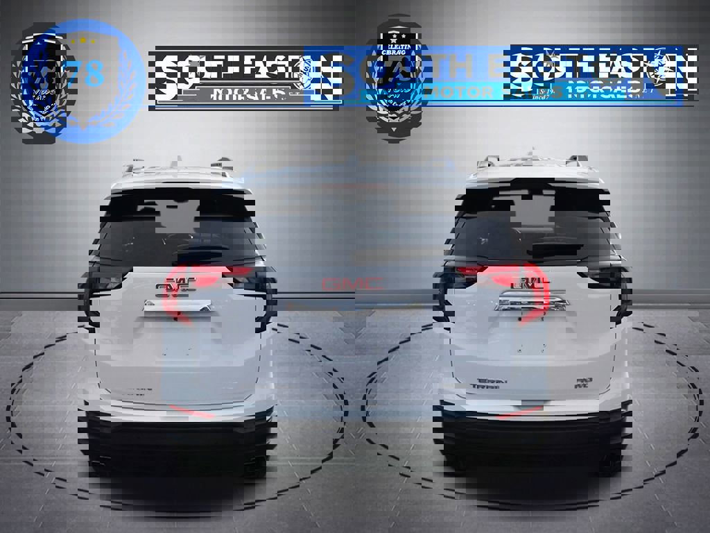 Used 2018 GMC Terrain SLE w/ Driver Convenience Package image 4