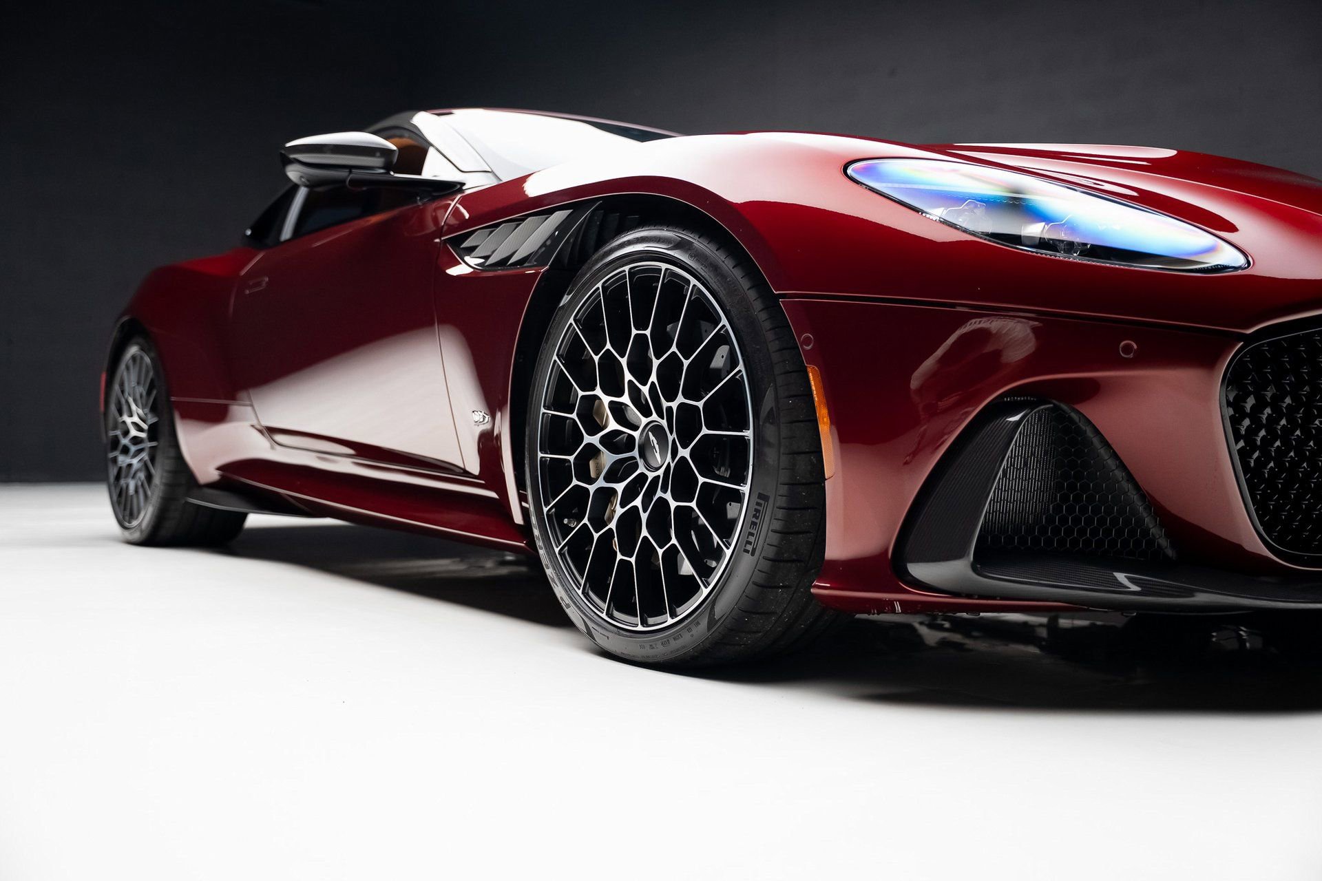 Used 2023 Aston Martin DBS Coupe image 84