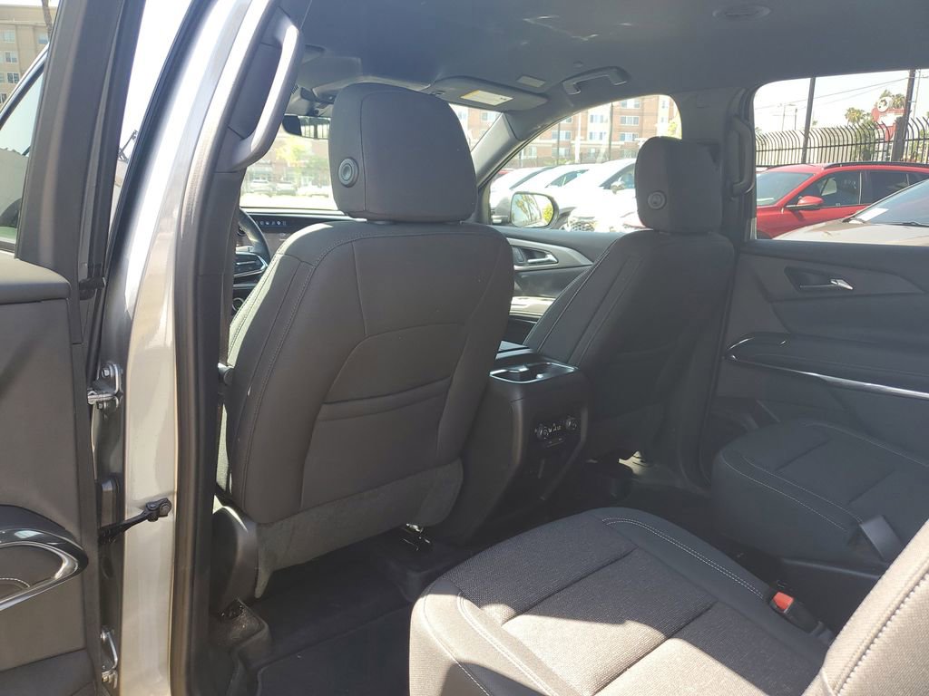 Used 2026 Chevrolet Traverse LT w/ Driver Confidence Package FWD image 16
