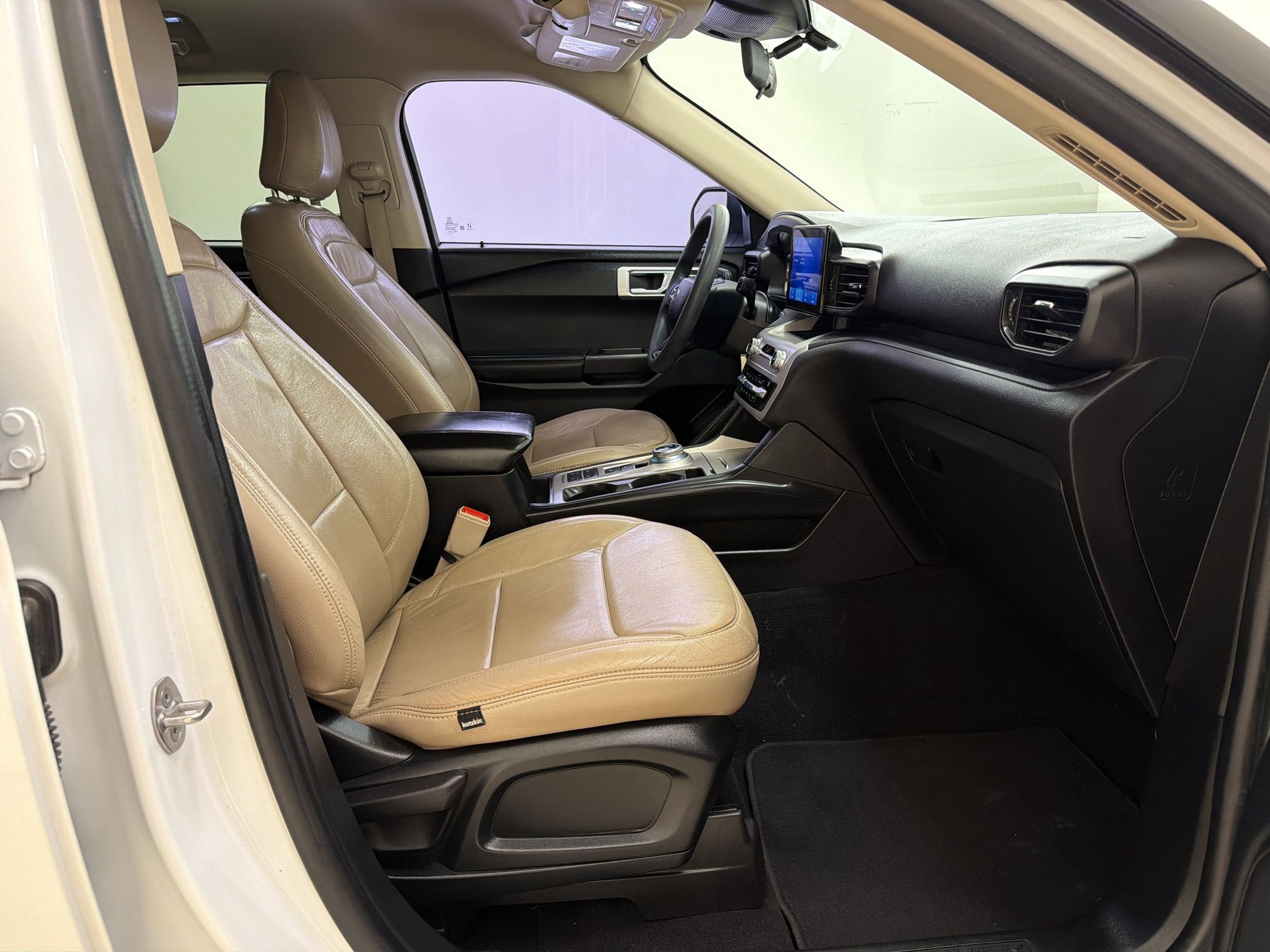 Certified 2021 Ford Explorer 2WD image 26