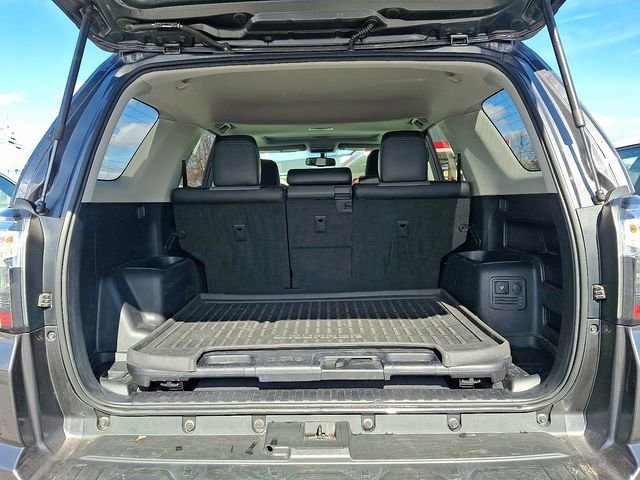 Used 2017 Toyota 4Runner SR5 Premium image 31