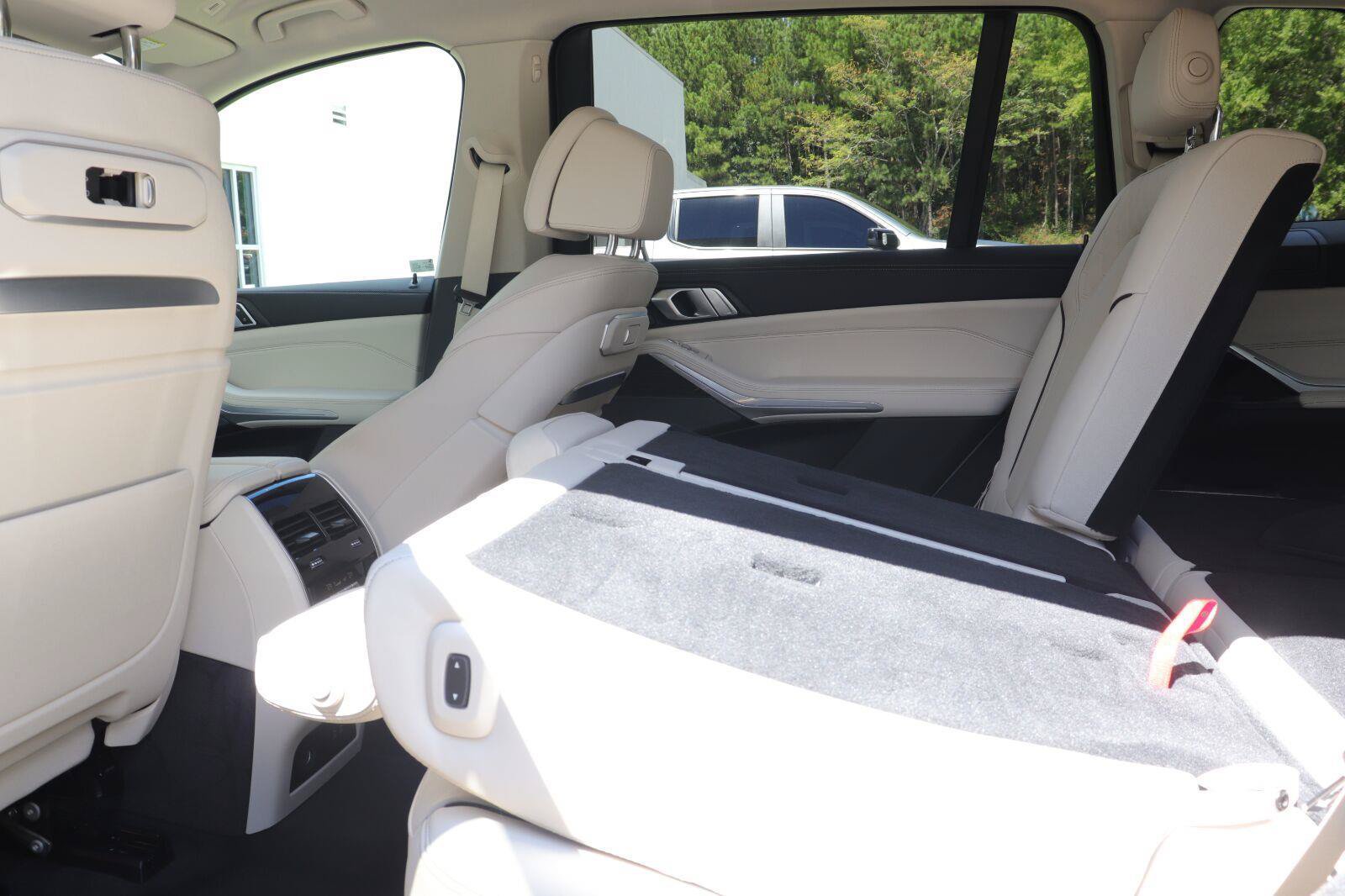 Used 2025 BMW X7 xDrive40i w/ Premium Package AWD/4WD image 13