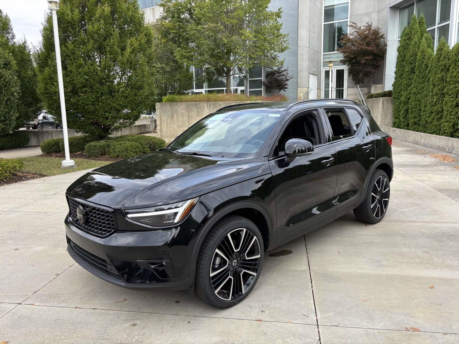 New 2026 Volvo XC40 B5 Ultra w/ Protection Package Premier image 3