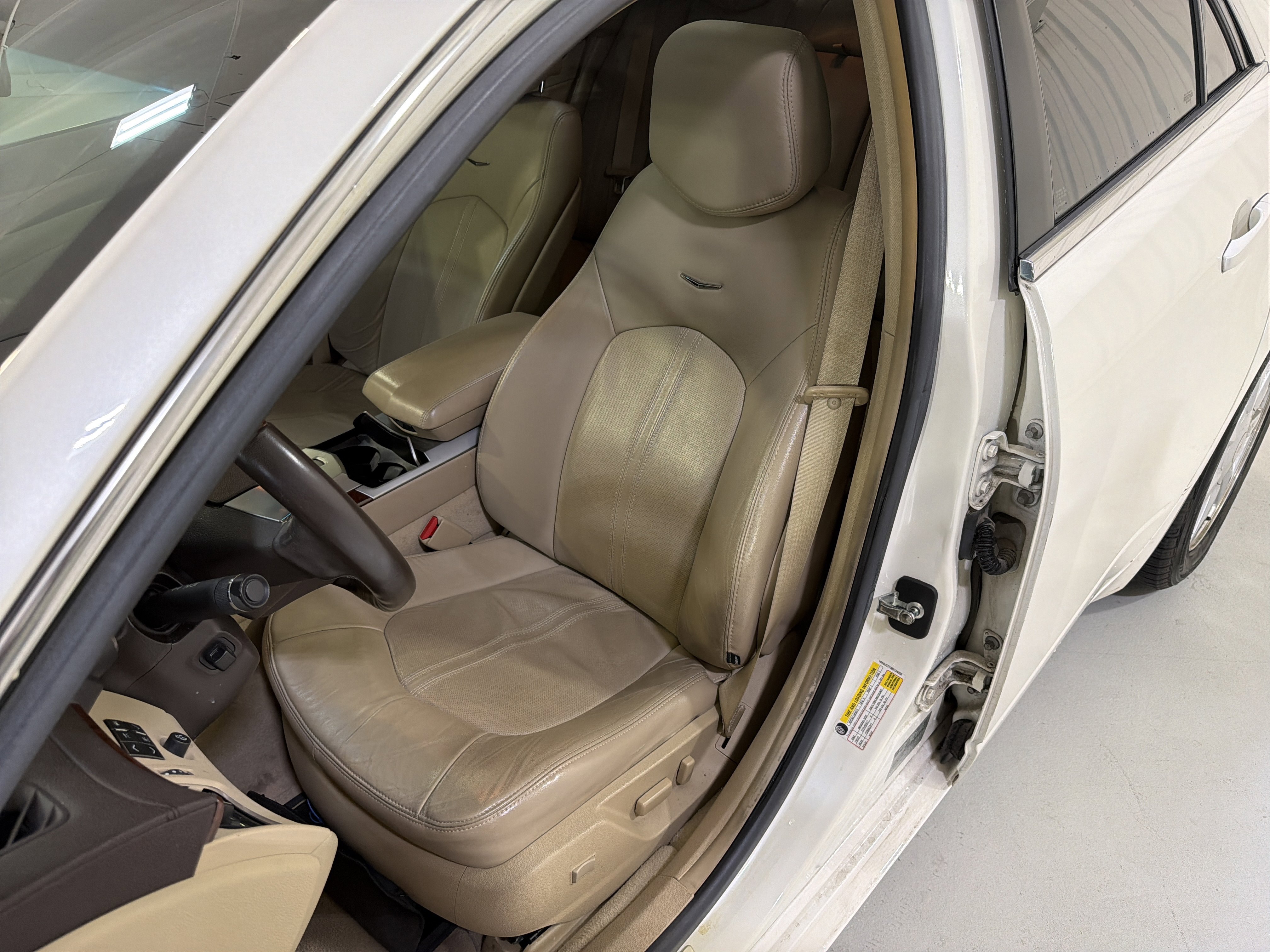 Used 2008 Cadillac CTS 3.6 w/ Luxury Level Two Package RWD image 11