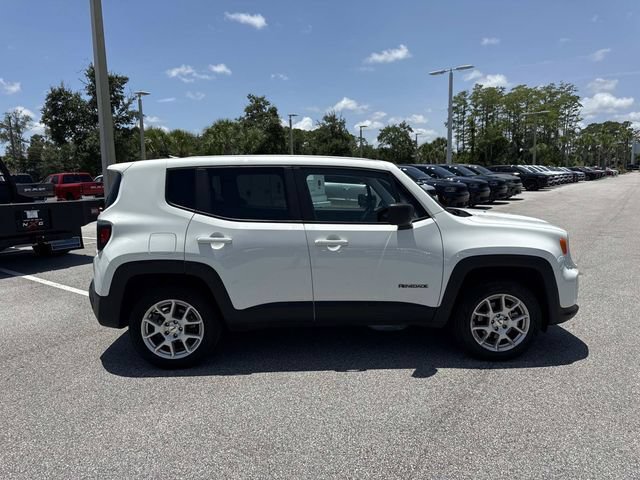 Used 2023 Jeep Renegade Latitude AWD/4WD image 2
