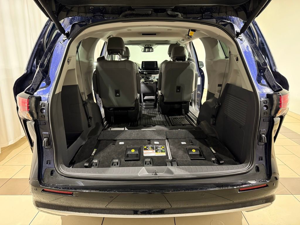 Certified 2024 Toyota Sienna Limited image 11