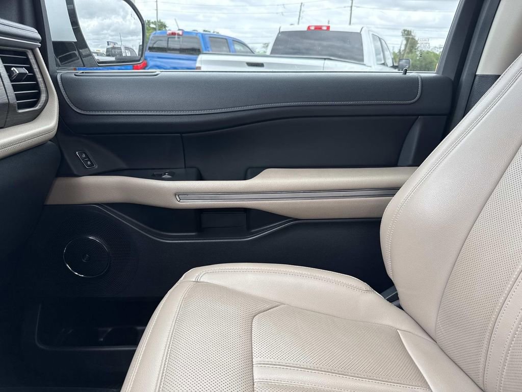 Used 2024 Ford Expedition Limited image 33