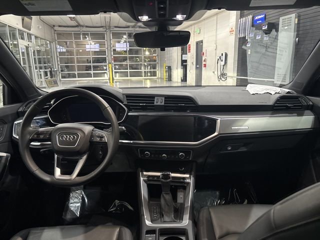Used 2025 Audi Q3 2.0T Premium image 34