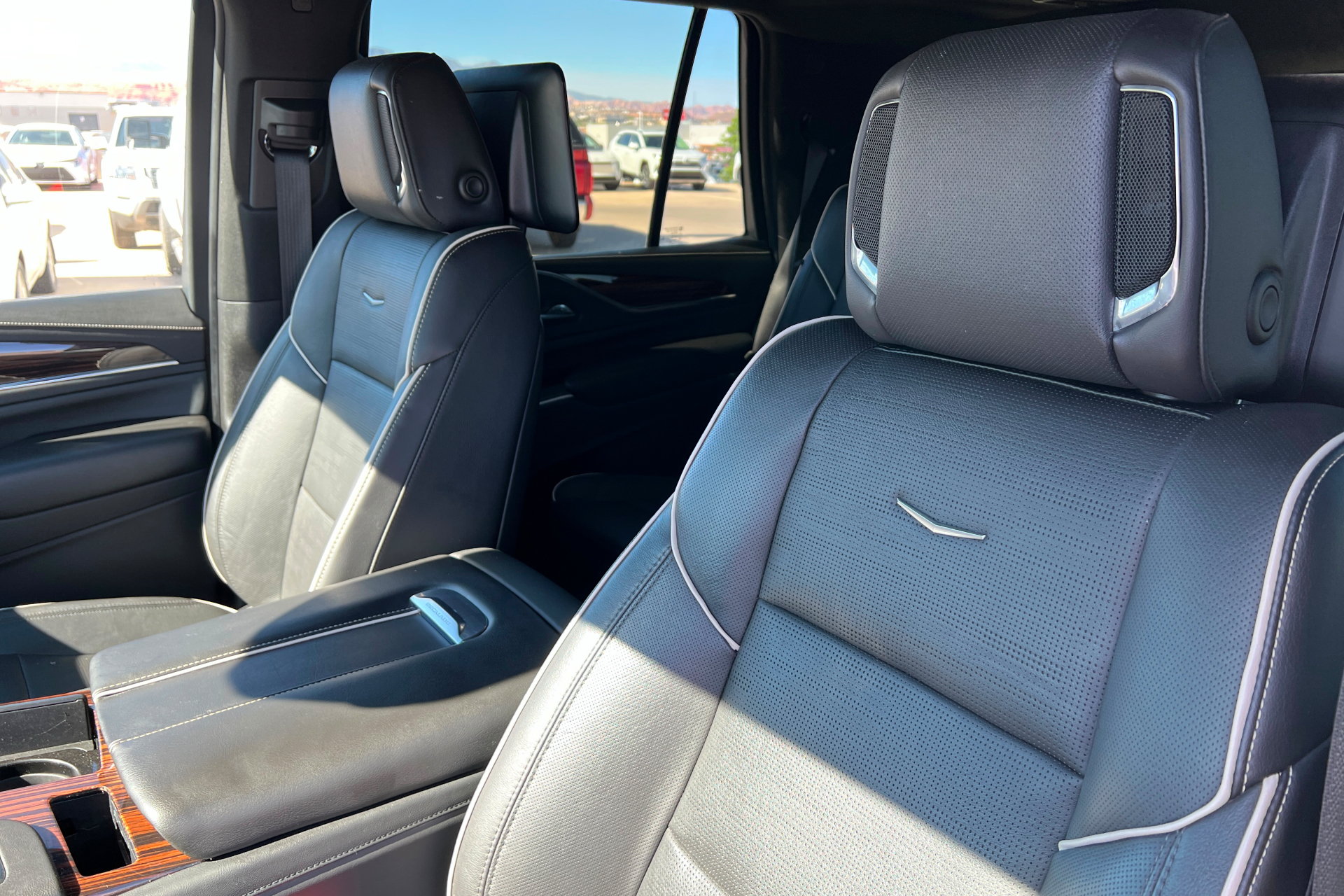 Used 2021 Cadillac Escalade Premium Luxury w/ Driver Assist Tech Package AWD/4WD image 17
