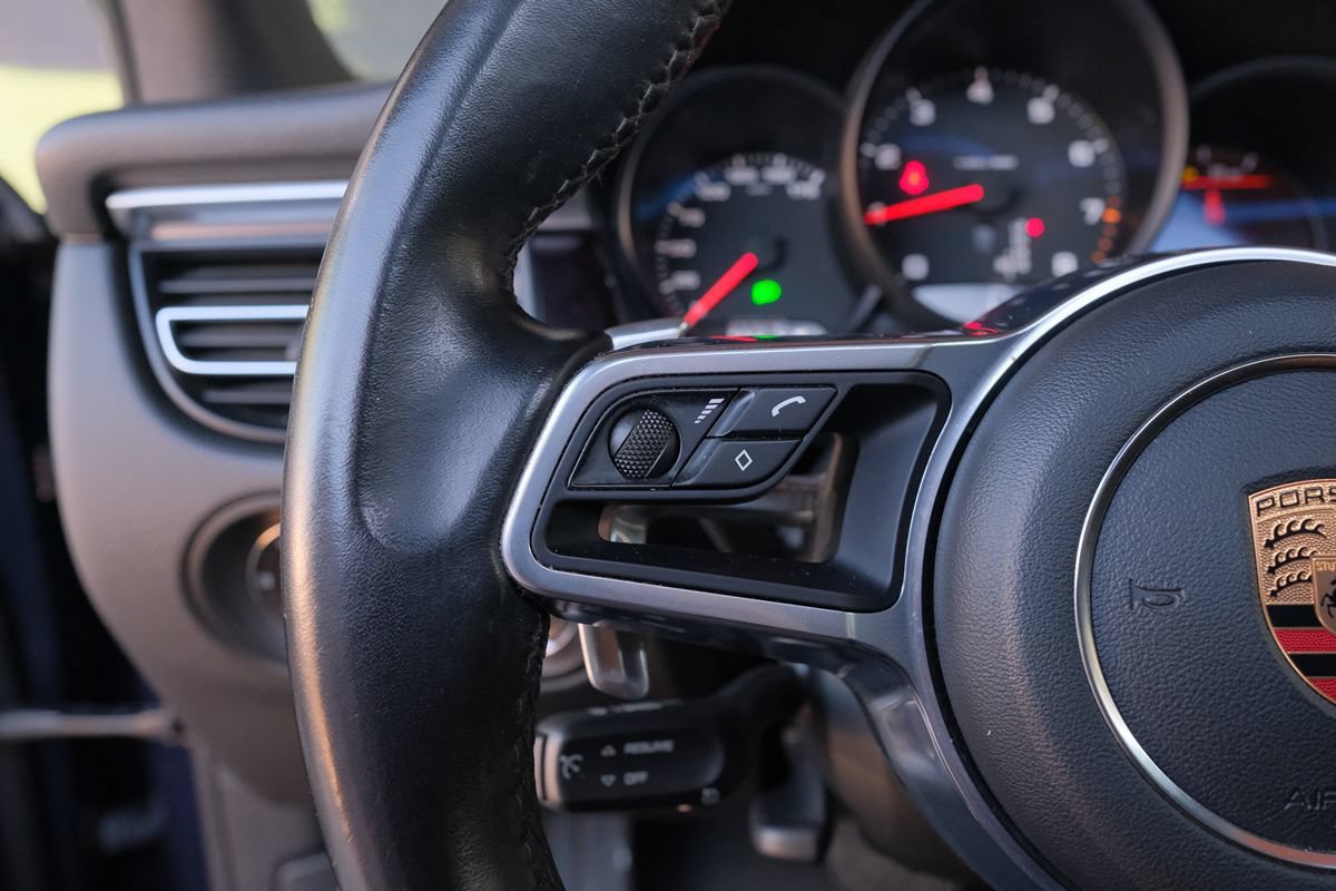 Used 2020 Porsche Macan AWD/4WD image 15