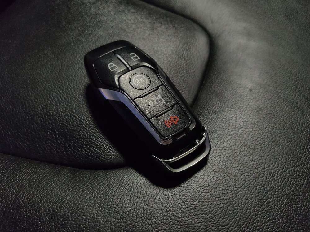 Used 2016 Ford Edge Titanium w/ Technology Package image 32