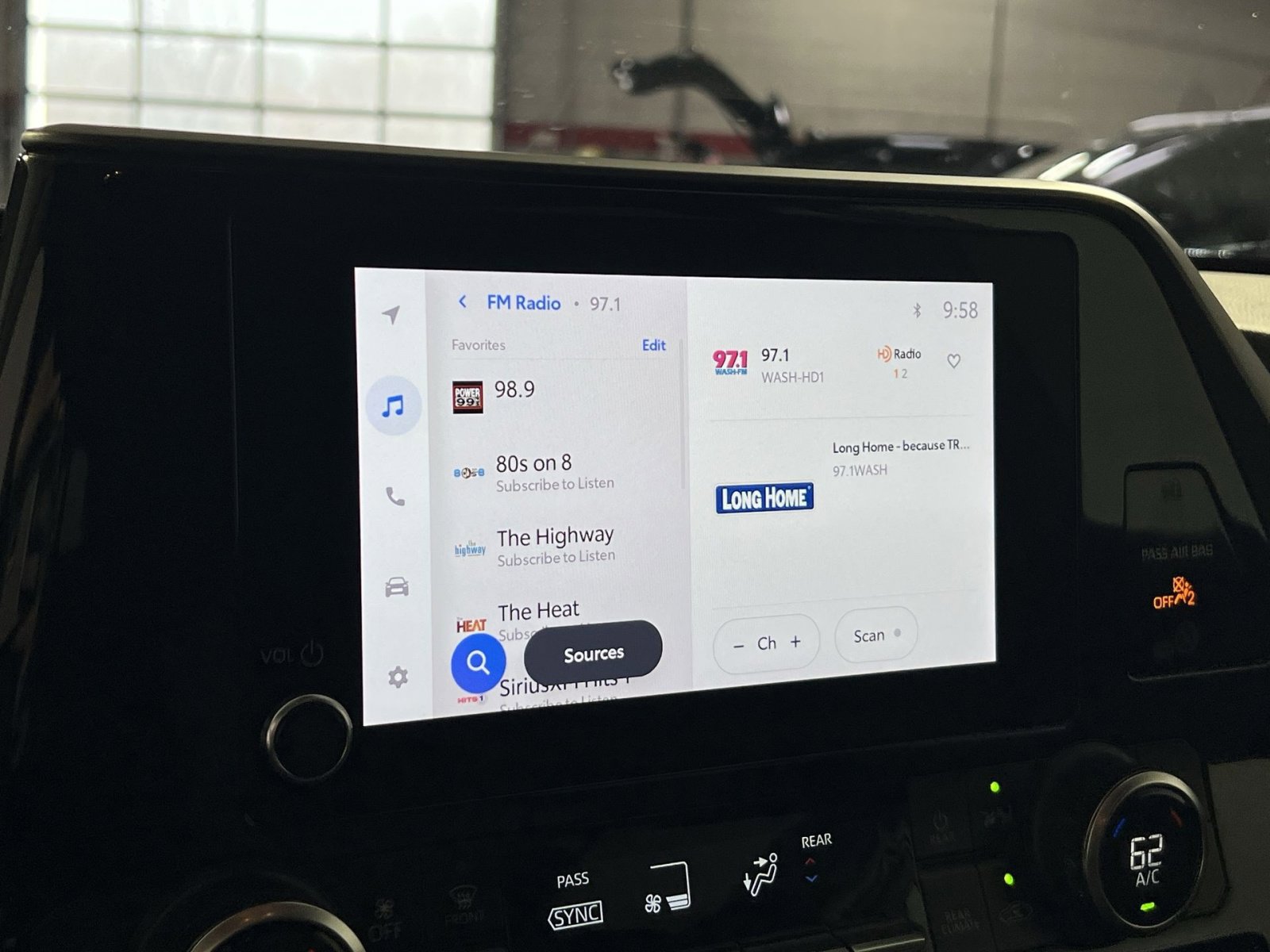 Used 2024 Toyota Highlander LE image 18