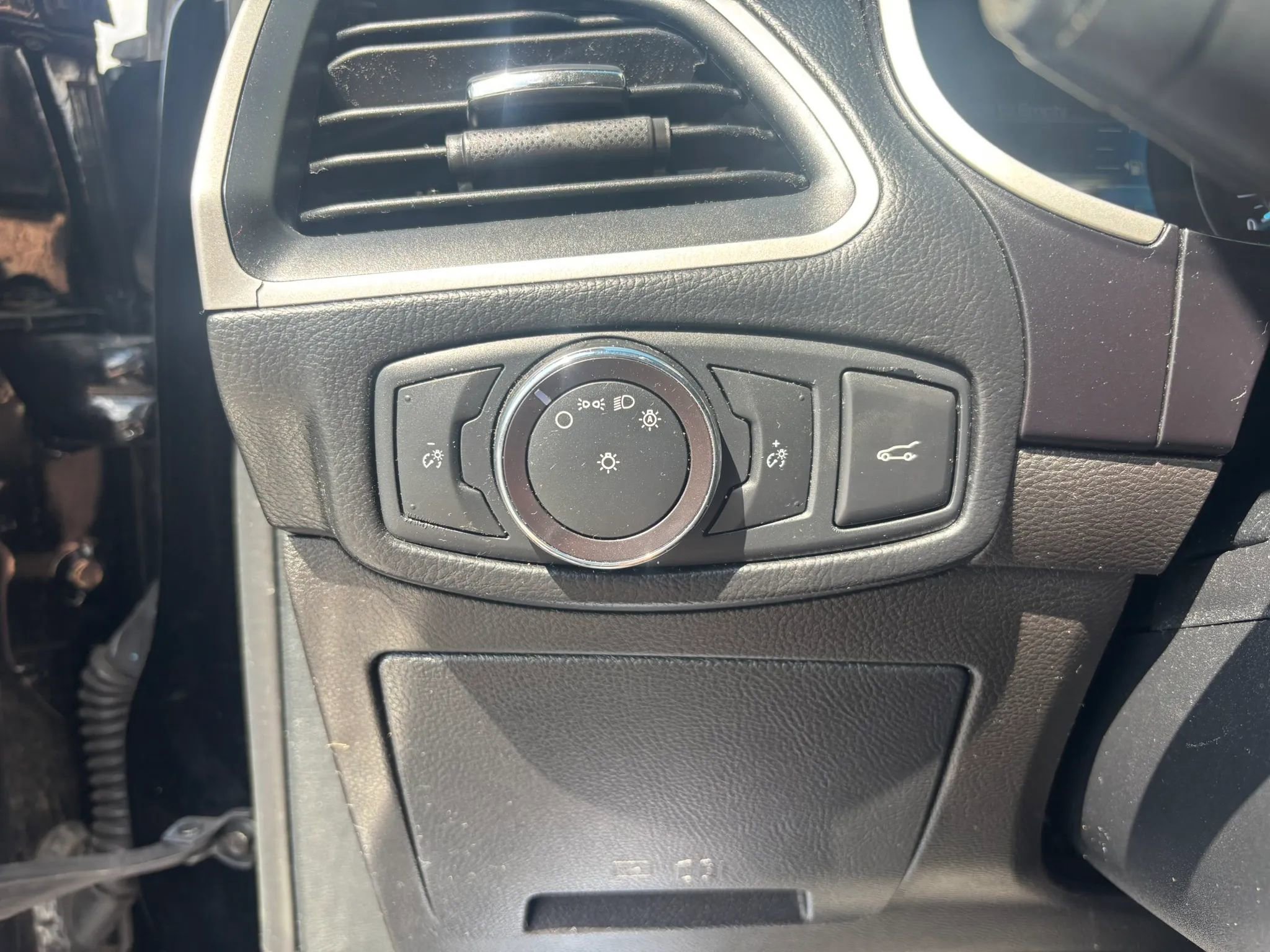 Used 2018 Ford Edge SEL w/ Equipment Group 201A AWD/4WD image 19