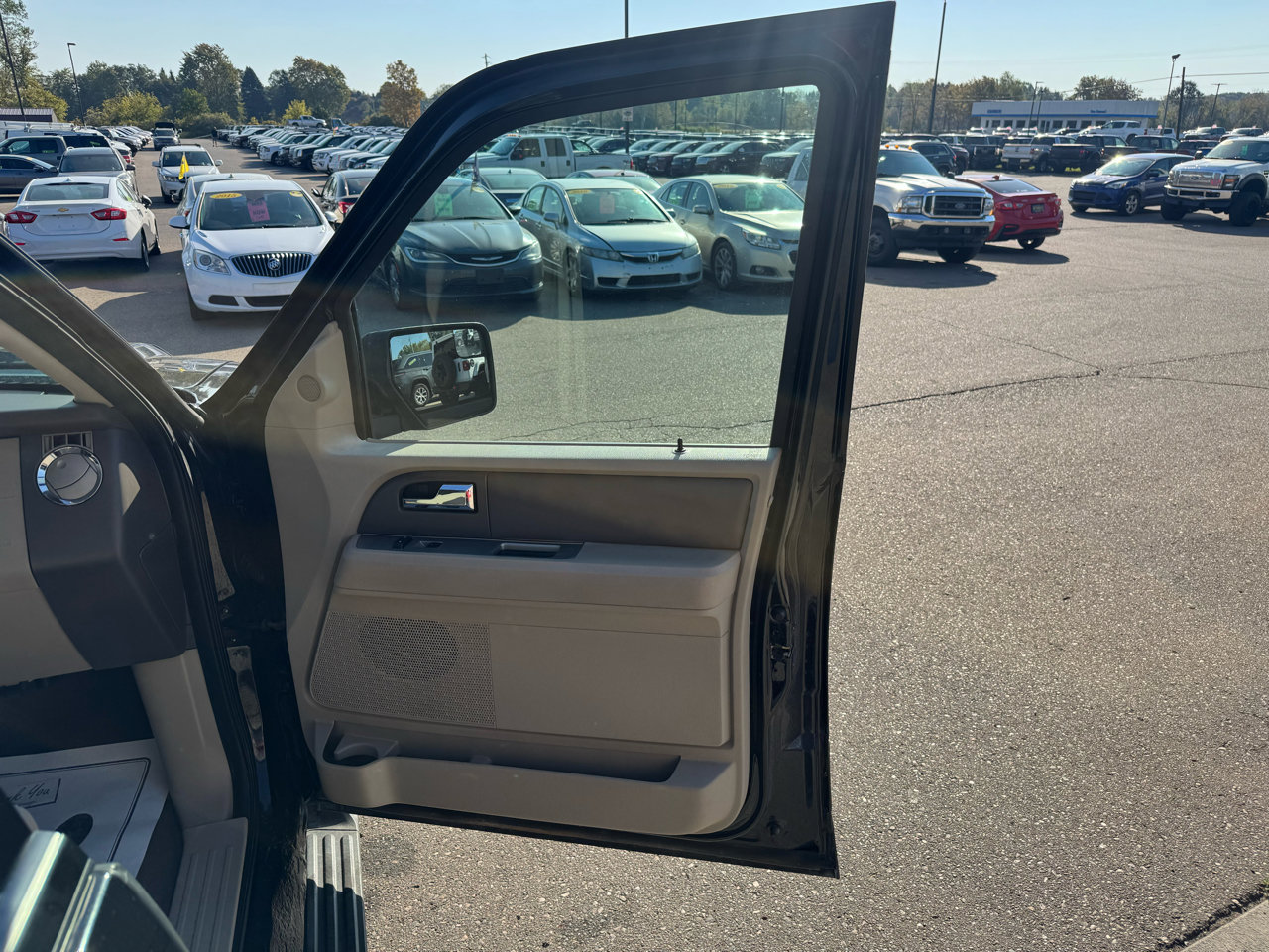 Used 2012 Ford Expedition XLT image 16