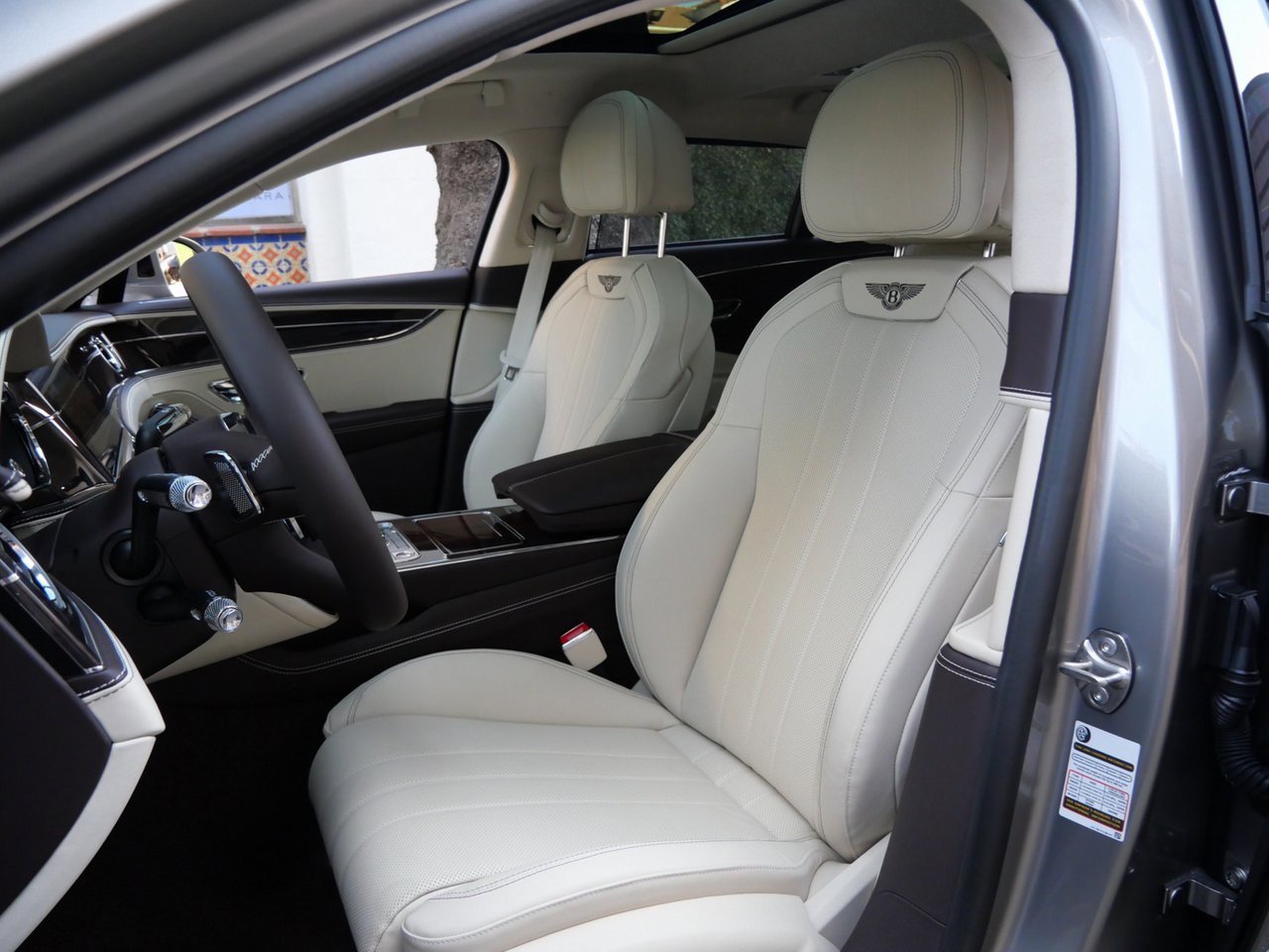 New 2026 Bentley Flying Spur Plug-In Hybrid image 2
